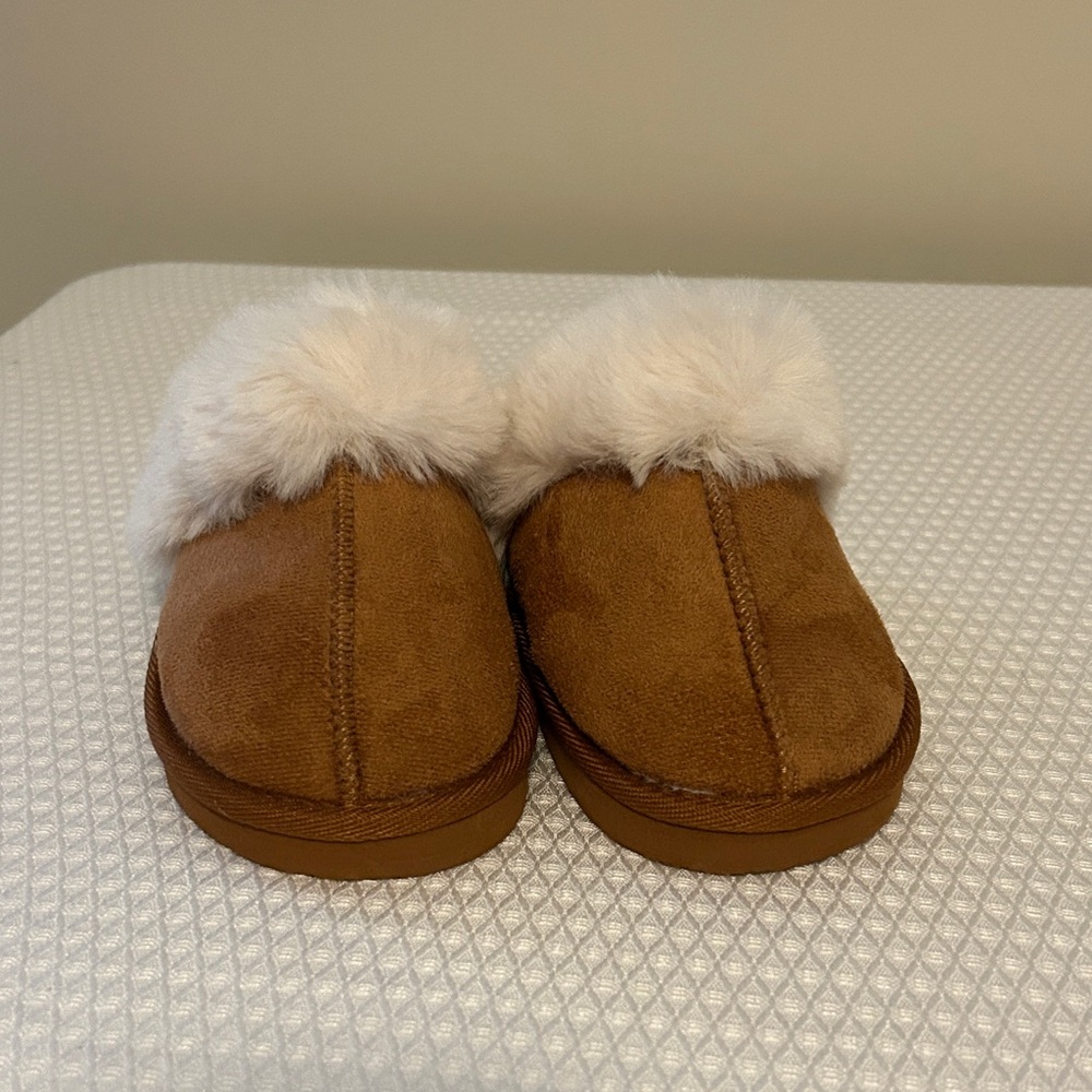Fabkids Cozy Brown Slippers with White Fur Trim Size 13
